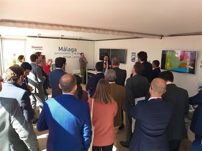 El Ayuntamiento De Málaga Informa: Málaga Mantiene Cerca De Una Treintena De Reu