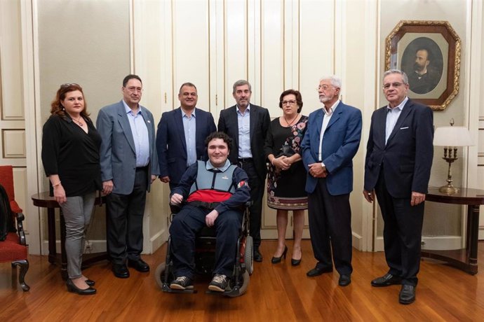 Clavijo ve al joven José Carlos Rodríguez, referente en filatelia, como un "ejem