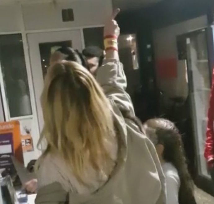 Denuncian la "intimidación racista" a una mujer en un locutorio de Valencia al g