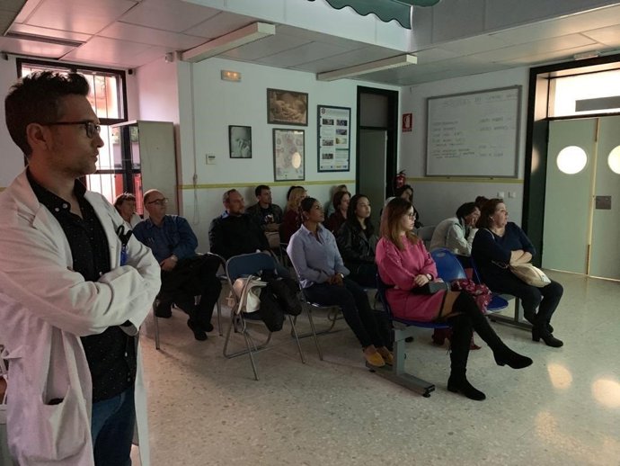Málaga.- Profesionales del centro de salud de Torre del Mar imparten un taller p