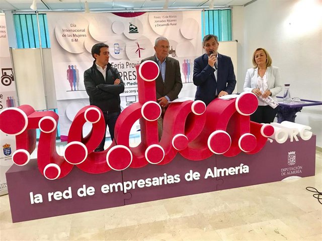 El diputado Ángel Escobar, durante la presentación de la feria empresarial.