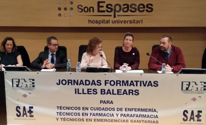Gómez se compromete a impulsar el trabajo de Técnicos en Cuidados de Enfermería 