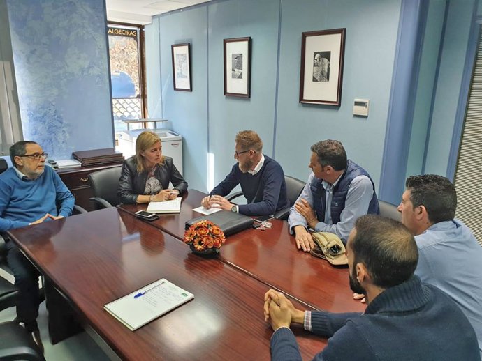 Np Y Foto Reunión Subdelegad Aeva Pajares Y Radio Taxi Algeciras