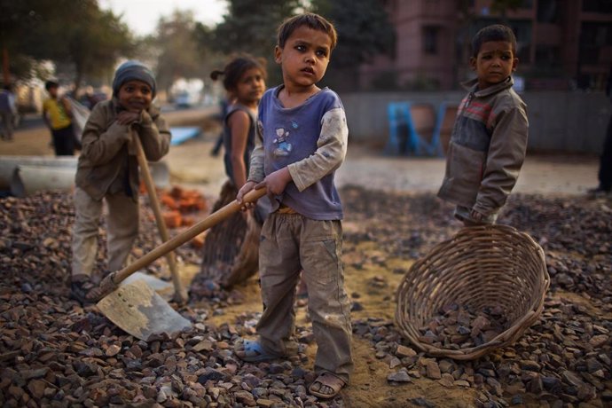 Niños trabajando en India