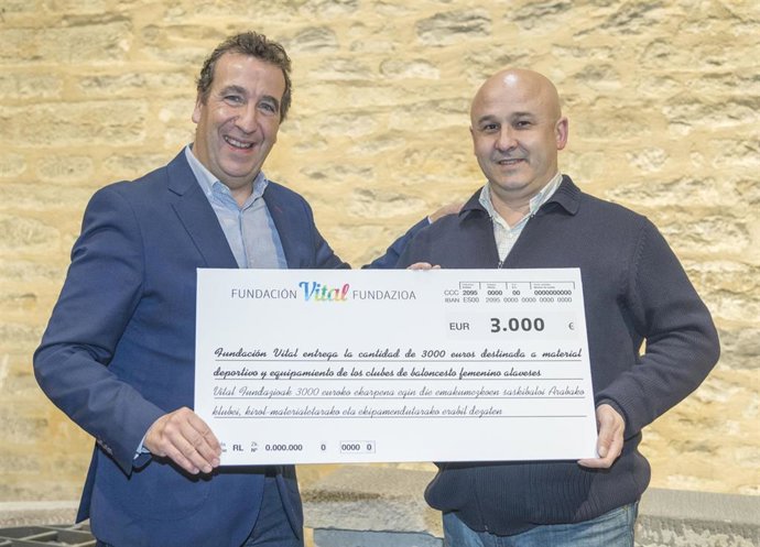 Fundación Vital dona 3.000 euros para dotar de material y equipamiento a los clu