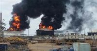 Explotan dos tanques de almacenaje de diluyente químico en el proyecto petrolero San Félix en Venezuela