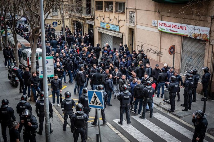 Ultres de l?Olympique de Lió recorren els carrers de Barcelona abans del partit