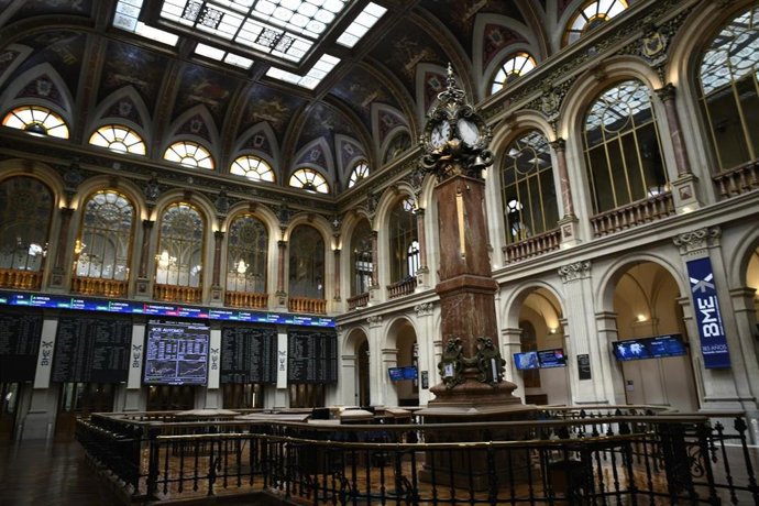 Economía/Bolsa.- (AMP) El Ibex 35 cierra con una caída del 1,3% y rompe la racha