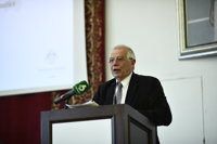 Borrell rechaza que mujeres en situación irregular puedan dar en adopción a sus hijos para quedarse