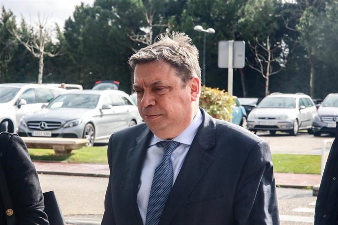 Distintos políticos visitan el Tanatorio de La Paz en Tres Cantos (Madrid) para 