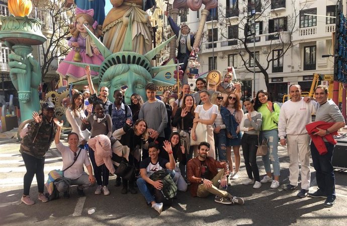 Fallas.- Estudiantes del CEU de 20 nacionalidades aprenden arquitectura en el mo
