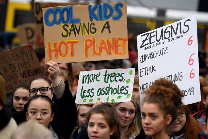 Students rally for better climate protection in Berlin