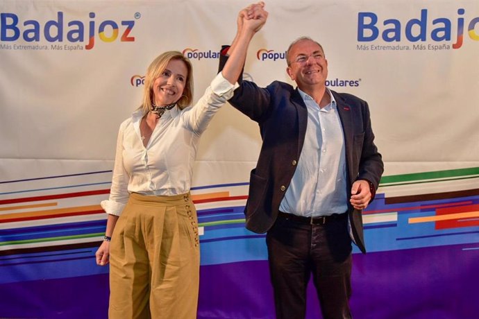 Monago subraya la valía de Calderón para ser la próxima alcaldesa de Burguillos 