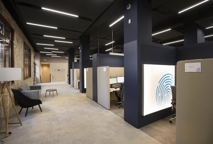 CaixaBank inaugura en Palma un centro 'inTouch' de atención al cliente a través 