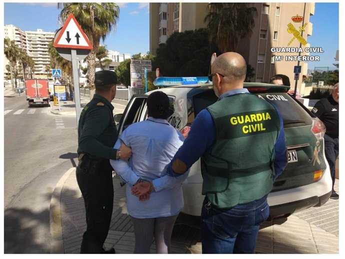 Alicante.- Sucesos.- Detenido un matrimonio cuando intentaba hurtar a un anciano