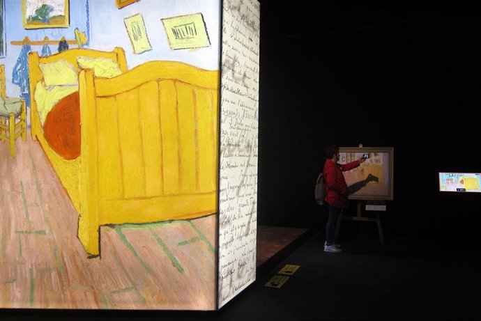 La vida "intrigante" de Van Gogh protagoniza una exposición inmersiva en Barcelo