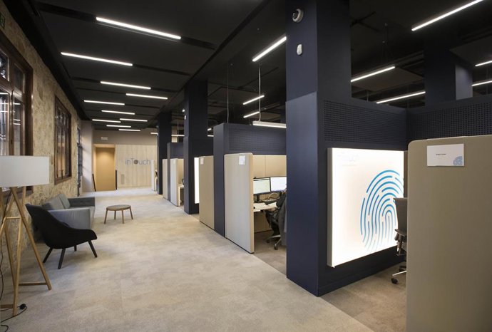 CaixaBank inaugura en Palma un centro 'inTouch' de atención al cliente a través 