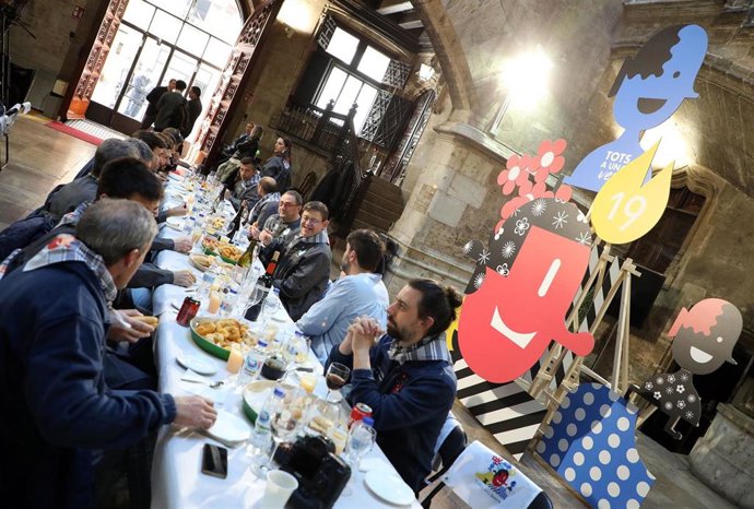 Fallas.- El Palau de la Generalitat planta su propia falla homenaje al mundo fes