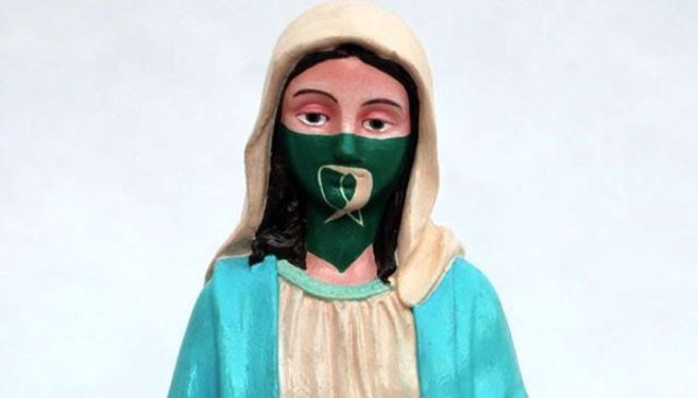 Una virgen con el pañuelo verde del aborto legal desata una fuerte polémica en A