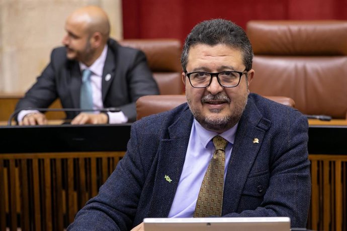 Parlamento andaluz no ve incompatibilidad para que los 17 diputados que lo han p