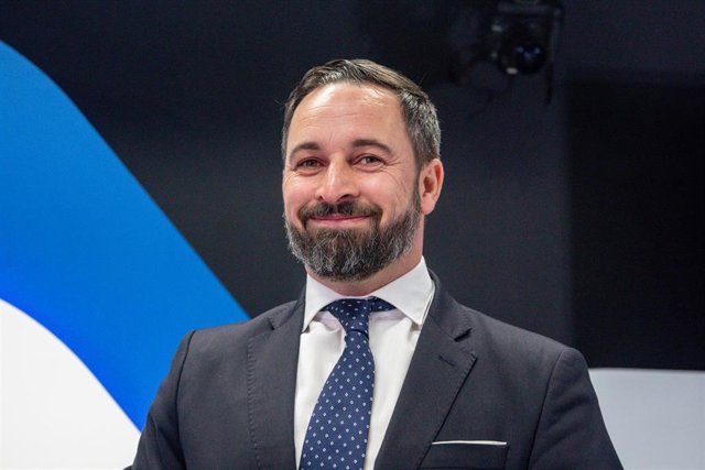 Abascal critica a Casado por lanzar una oferta de empleo público en Galicia en l