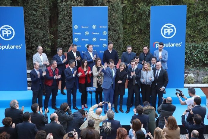 Fernández Mañueco confronta la "estabilidad y moderación" del PP frente a la "ra