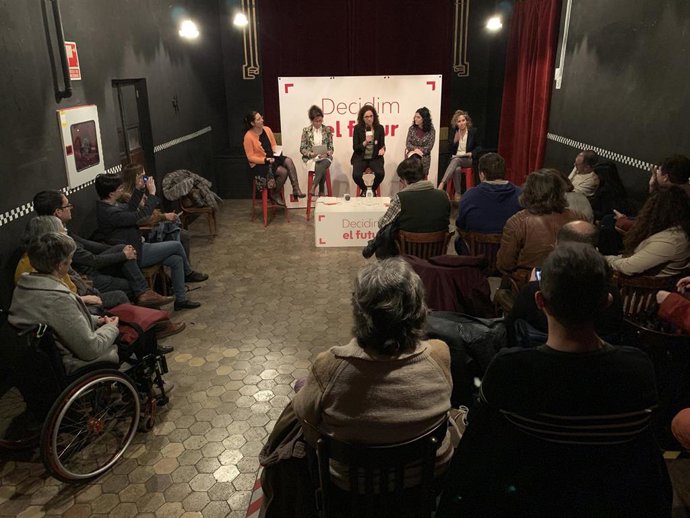 Nota De Premsa + Foto: Acte Feminisme Conferncia Política