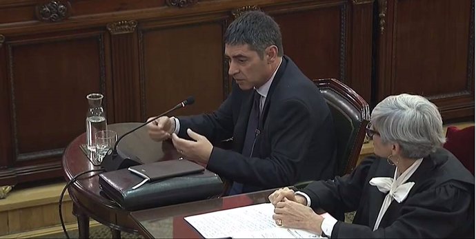 AMP.- Procés.- Trapero pidió a Puigdemont cumplir la ley y le dijo que Mossos no