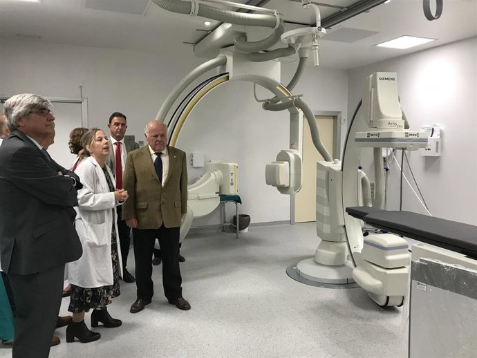 Málaga.-Regional termina instalación de un equipo biplano para diagnóstico y tra