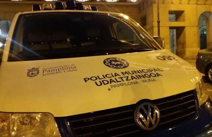 Sucesos.- Agrede a un policía municipal de Pamplona cuando trata de evitar una a