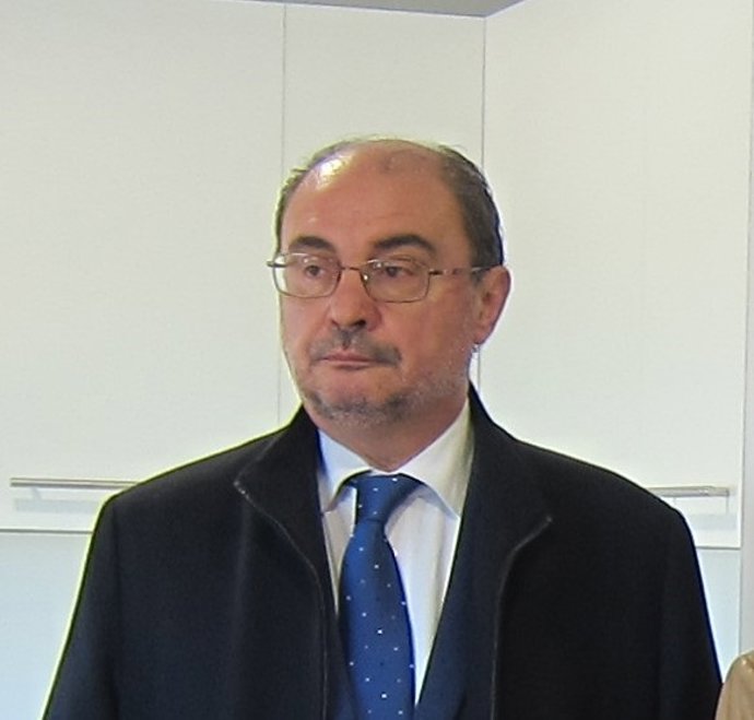 Lambán cree que las discrepancias con las listas del PSOE no tienen "nada que ve