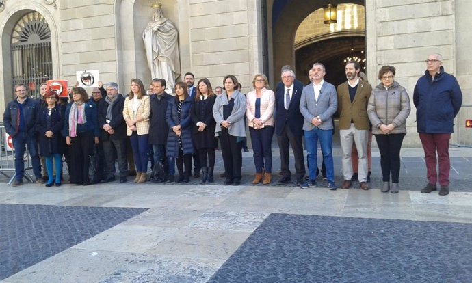 Ajuntament i Generalitat guarden un minut de silenci pels atemptats en Nu