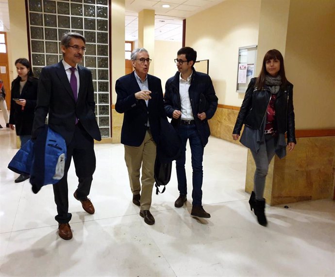 El socialista Ramón Jáuregui cree que "el espacio electoral del PSOE se está amp