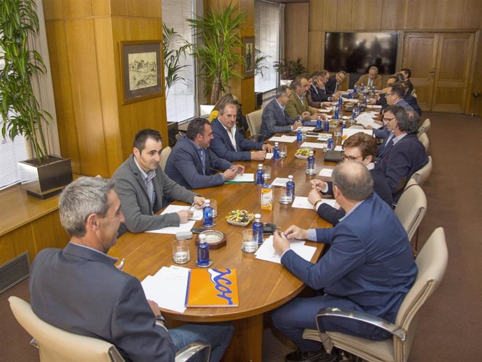 El Consejo Rector de ACOR acuerda rebajar un 60% el sueldo del presidente y anul