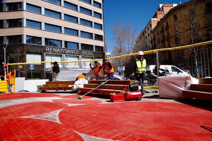Barcelona pacifica l'entorn de 16 escoles en l'Eixample amb nou mobiliari