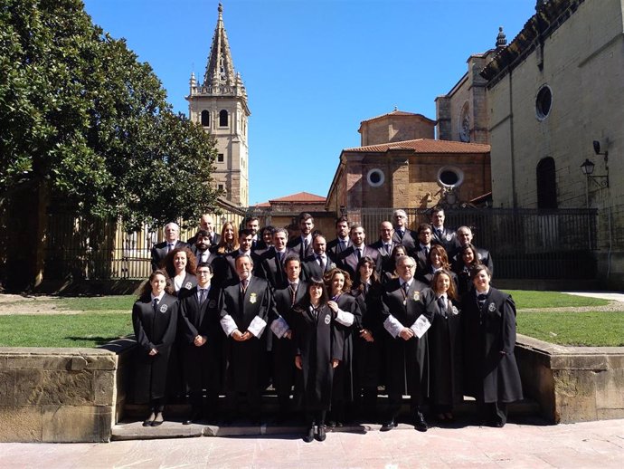 Quince nuevos abogados participan en el acto de jura del ICA Oviedo