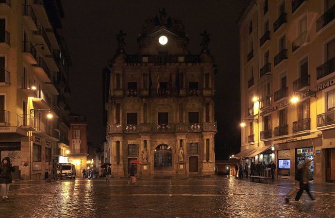El Ayuntamiento de Pamplona apagará sus luces por la hora del planeta