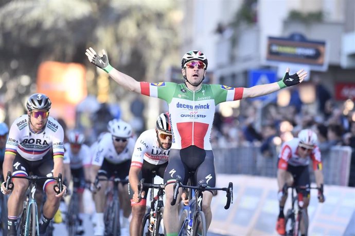 Ciclismo.- Viviani le gana el sprint a Sagan en la tercera etapa de la Tirreno-A