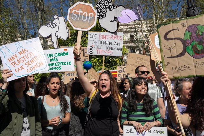 Marcha de jóvenes contra el cambio climático bajo el lema 'Juventud por el clima