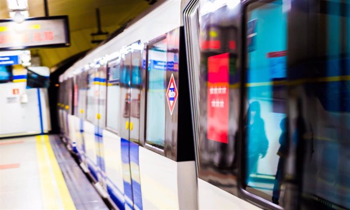 8M.- Metro de Madrid estima han circulado el 76% de los trenes en hora punta est