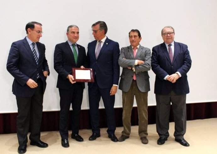 Málaga.- Turismo.- El sector reconoce la labor de Elías Bendodo al frente de Tur