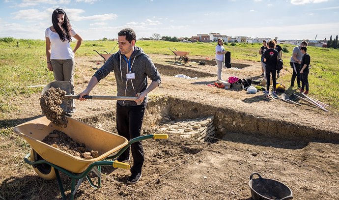 Sevilla.- Reanudadas las excavaciones en la muralla tardoantigua de Itálica tras