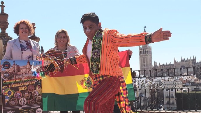 Sevilla.-Unas 1.500 personas en el desfile del Carnaval Boliviano e Iberoamerica