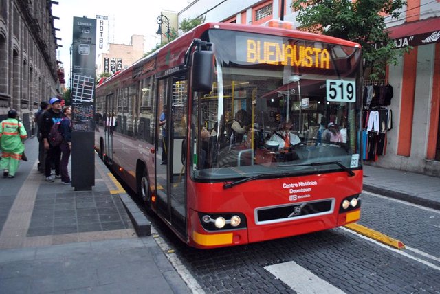 Las familias mexicanas son las que más gastan en transporte de toda la OCDE