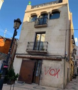 El PSOE denuncia pintadas en alusión a Vox en el casco antiguo de Badajoz coinci
