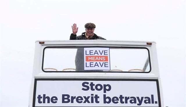 Brexit.- Farage lidera una marcha contra la "traición" de Gobierno y Parlamento 