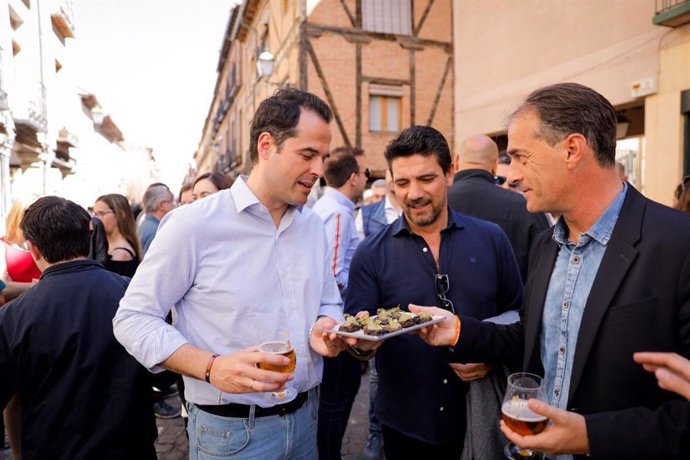 Aguado presenta 'De Tapas con Aguado' para "seguir estando cerca de los vecinos 