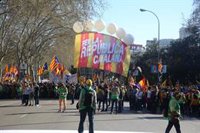 Torra, los alcaldes vara en mano y un grupo de abogados marcan el inicio de la manifestación independentista en Madrid