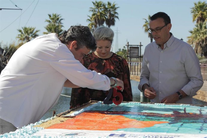 Huelva.- Caraballo llama a la ciudadanía a asistir al Muelle de las Carabelas en