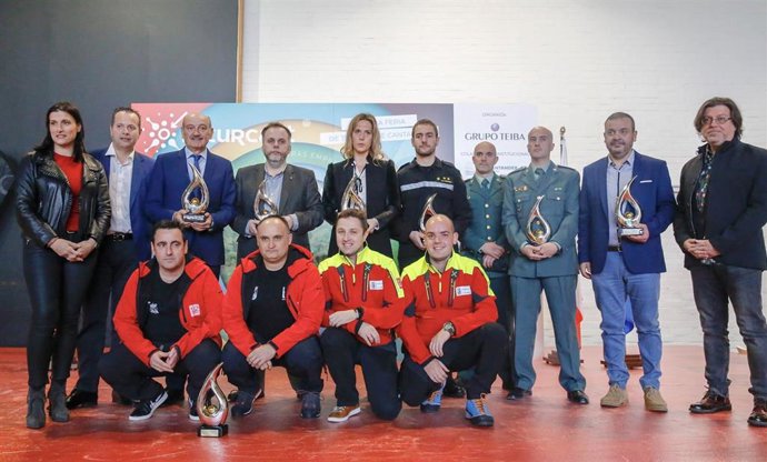 Homenaje a los efectivos de emergencias por su labor en las recientes inundacion
